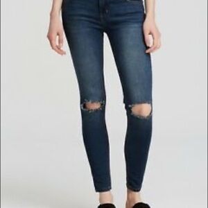 Free People Distressed Medium Wash Blue Skinny Jeans size 24